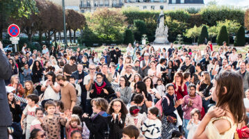remise des prix du jeu devant la mairie