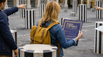 joueurs avec le livret de Paris dévoilé dans les mains